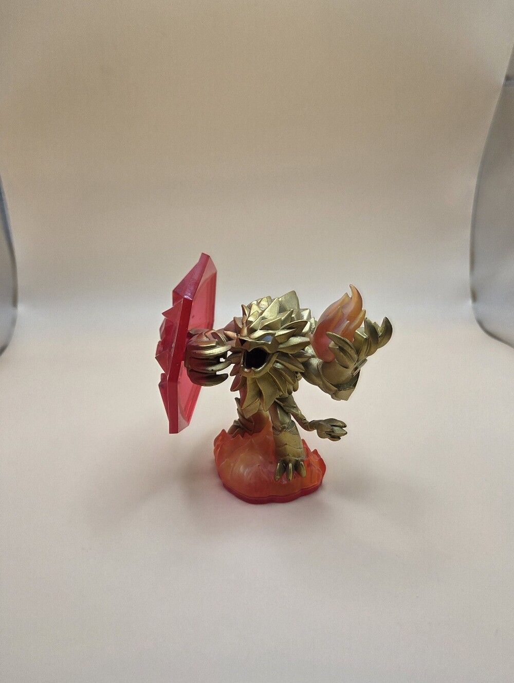 Wildfire Trap Team Skylanders Activision Gold Lion with Red Shield Figure